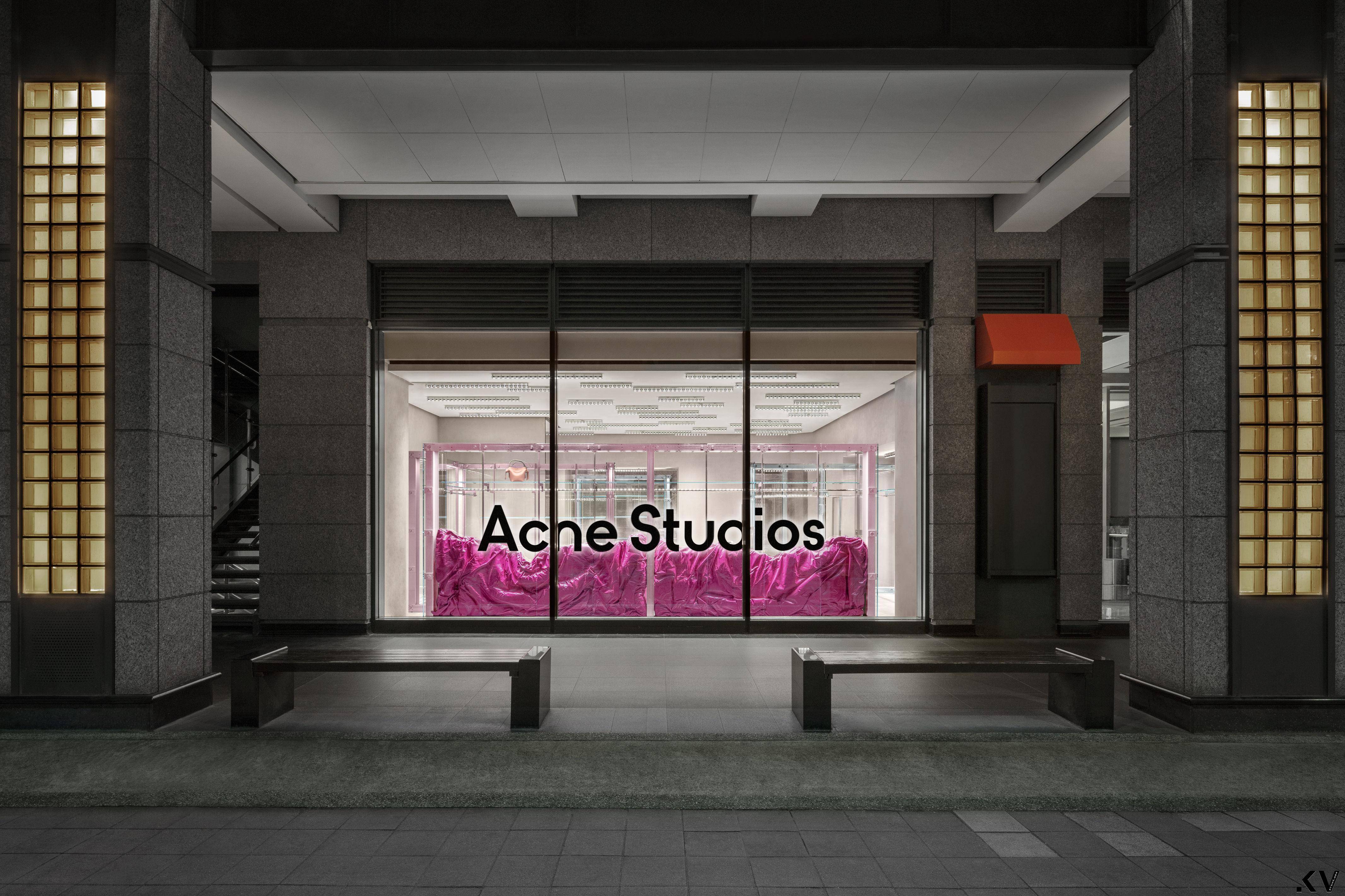 Acne Studios中国台湾首店开幕了！抢看绝美店装、Y2K美学“裂纹皮革包”必收 时尚穿搭 图1张